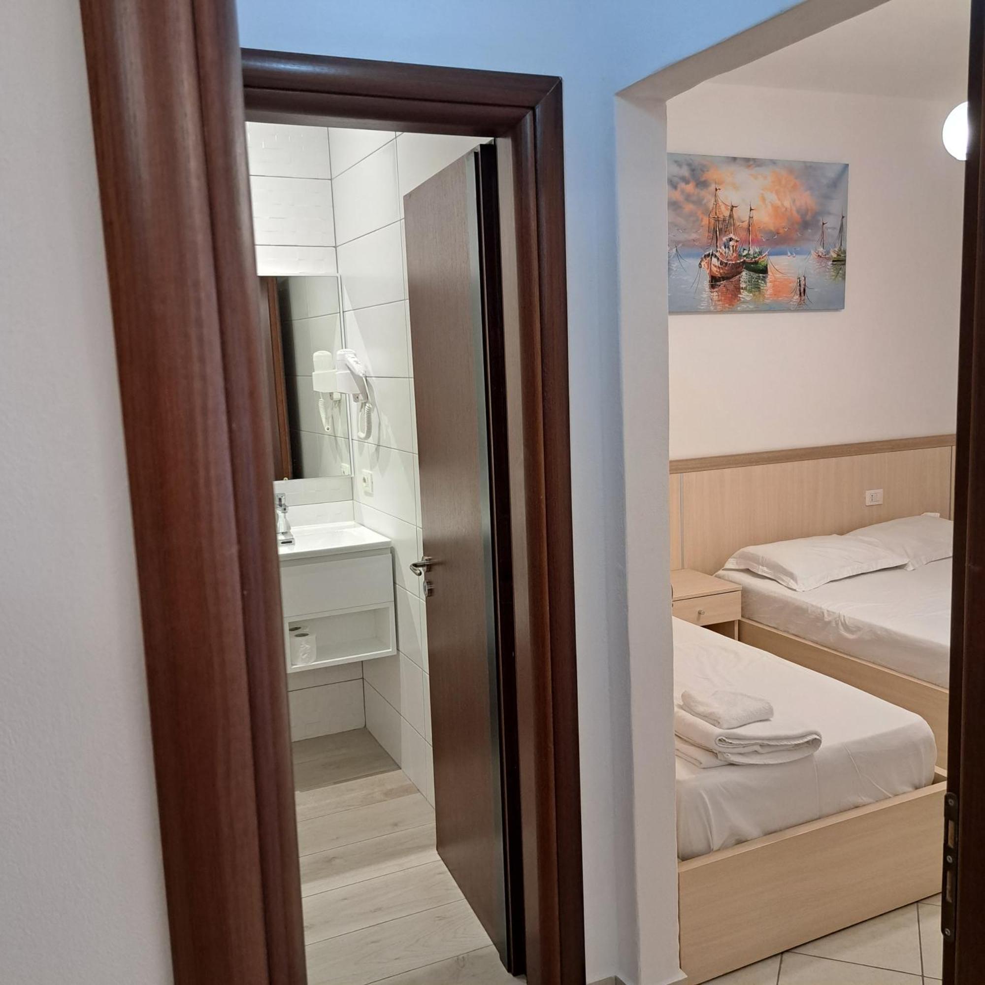 Apart-Hotel Alvi Sarandë 外观 照片