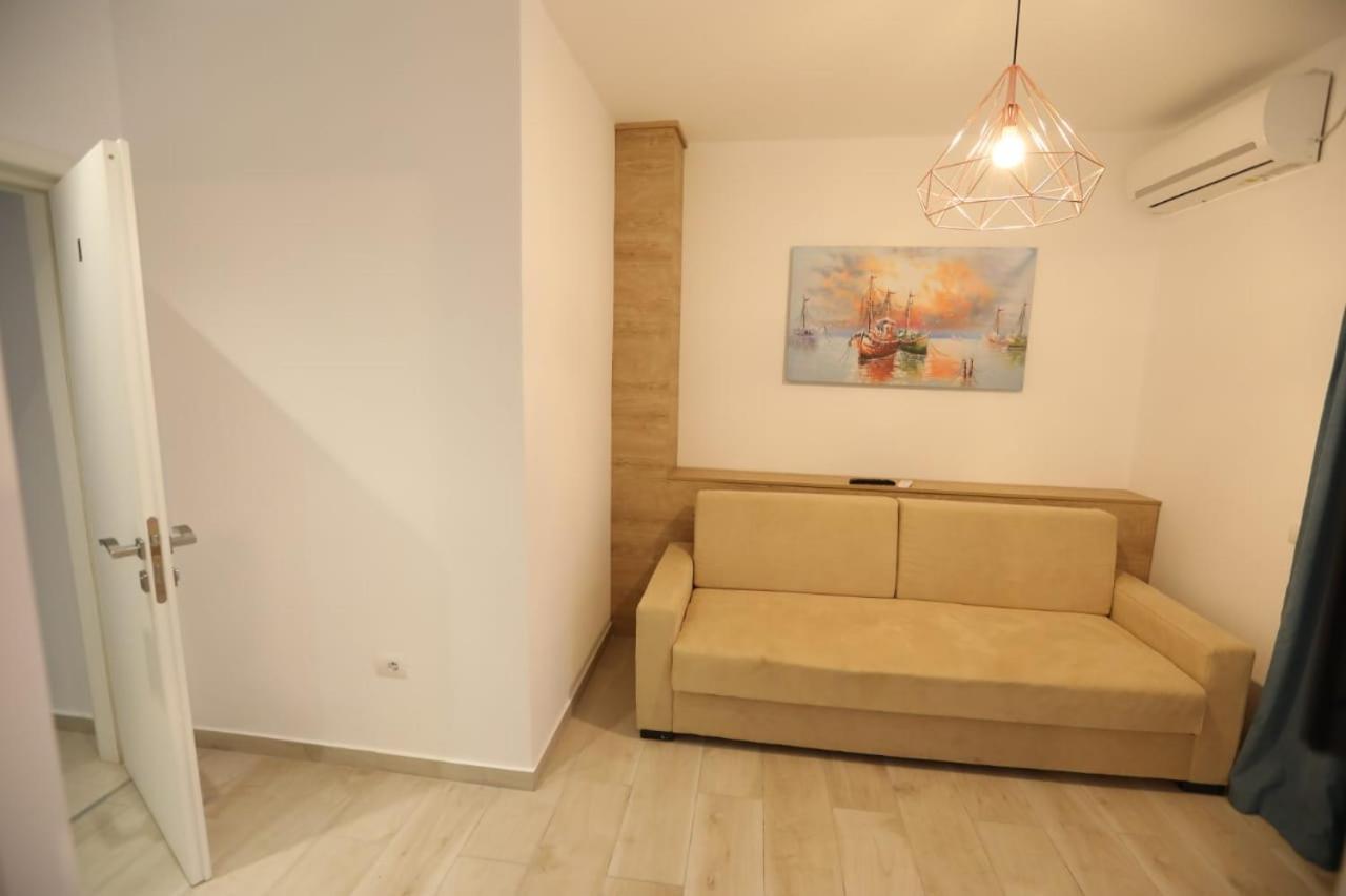Apart-Hotel Alvi Sarandë 外观 照片